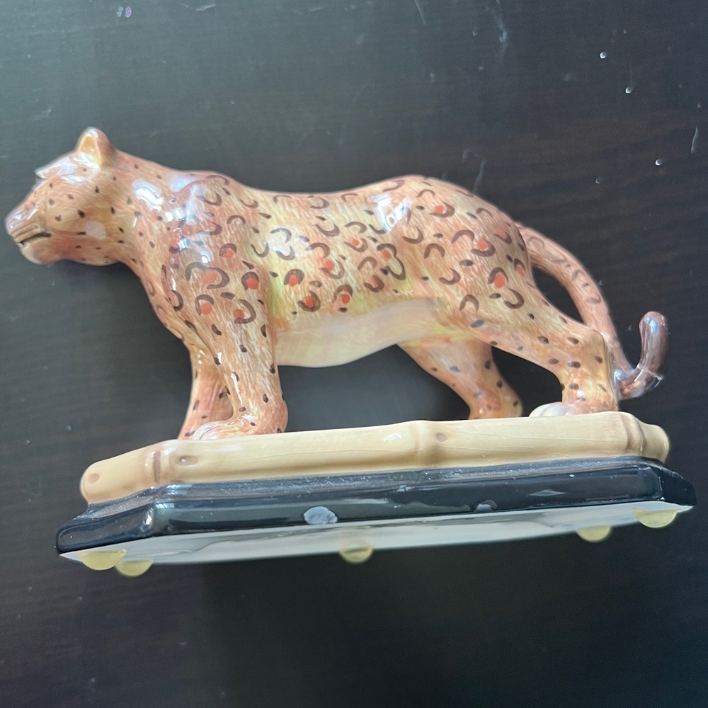 Rare Certified International Empire Leopard Figurine by Raymond Waites 4.5”
